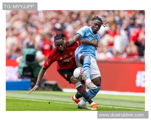 足总杯大战：拜仁狂胜曼联五球赛场瞬间引发热烈反响